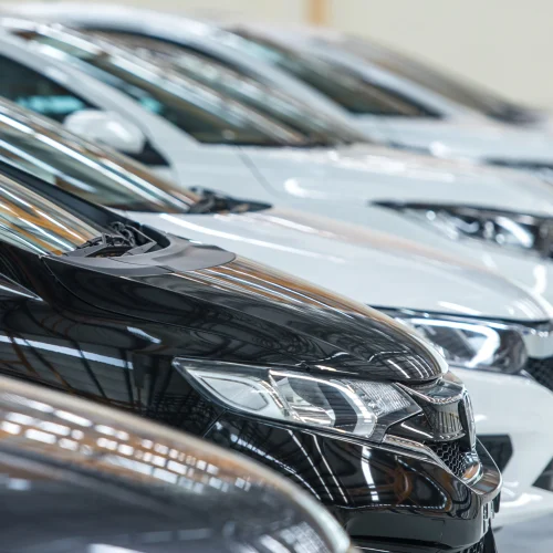 Gebrauchtwagen auf einem Parkplatz - Wertminderung nach Unfall