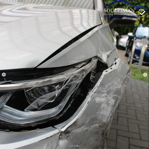 Team von SV Souleiman Sachverständigen bei der Zusammenarbeit