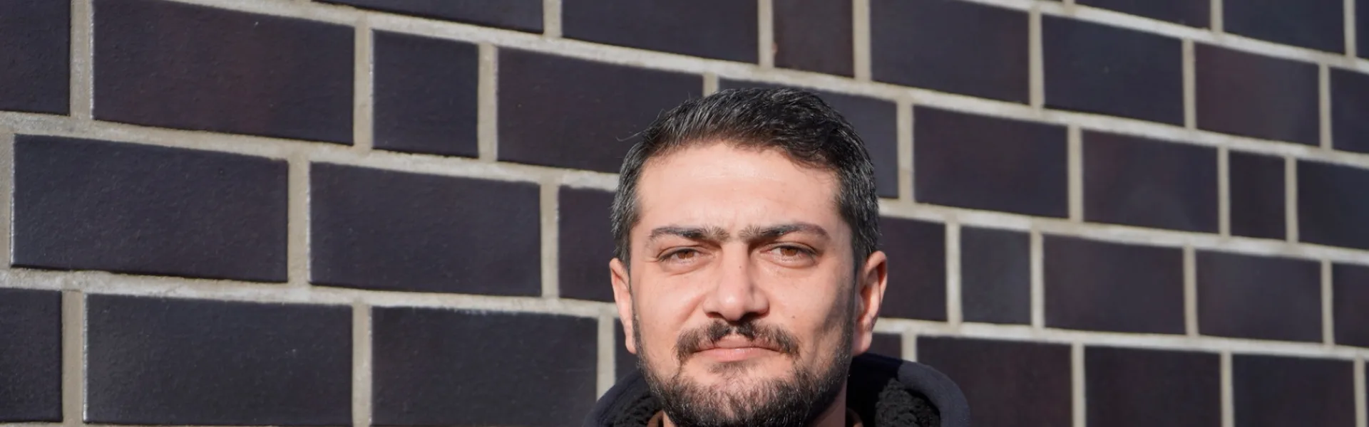 Izzedine Hussein bei der Arbeit als KFZ-Sachverständiger